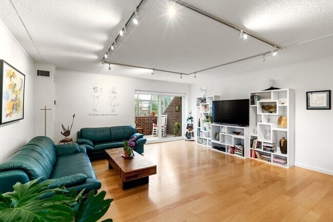 Living room and Patio - 50-56 Broadlawn Park