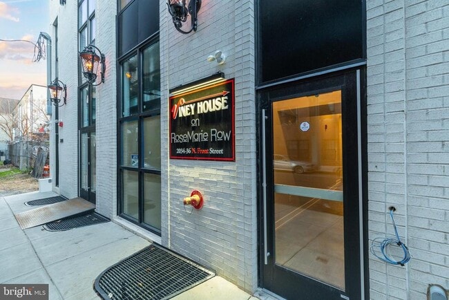 Building Photo - 2034 N Front St