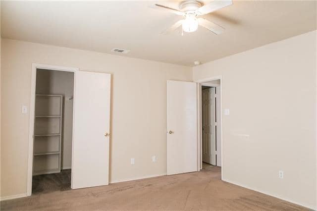 Building Photo - 404 Kings Way Dr
