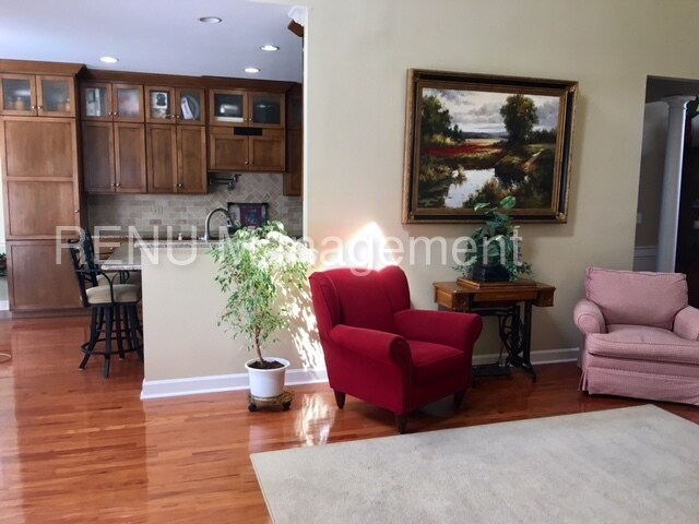 Building Photo - 201 Woodcrest Ct