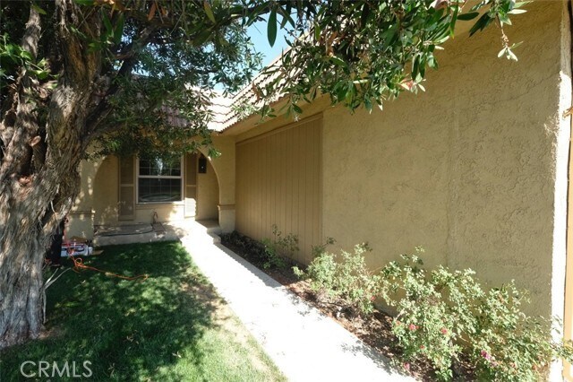 Foto del edificio - 318 S San Dimas Canyon Rd