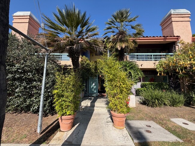 Foto del edificio - 4627 Finley Ave