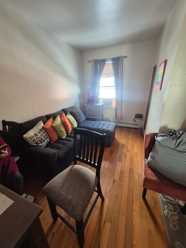 Building Photo - 39 Bowers St