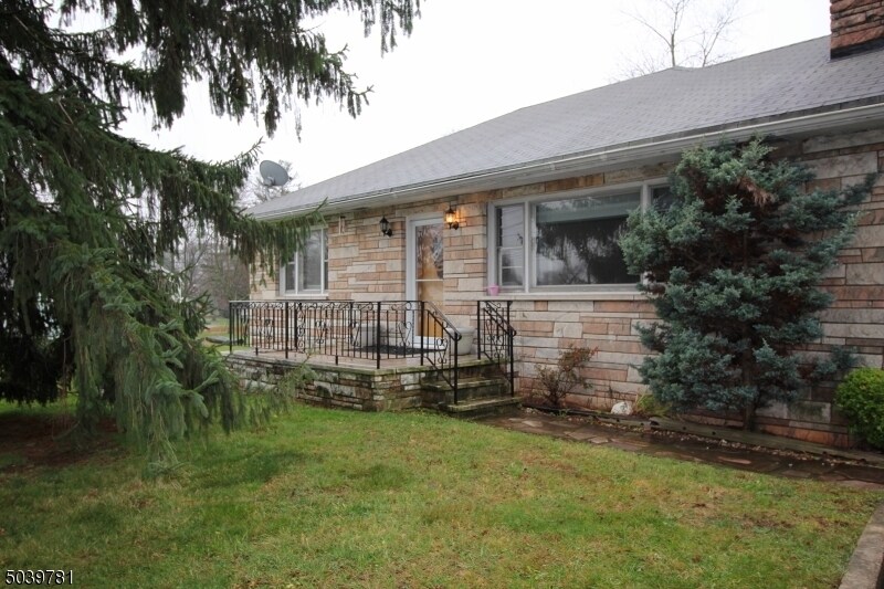 Primary Photo - 327 Foothill Rd