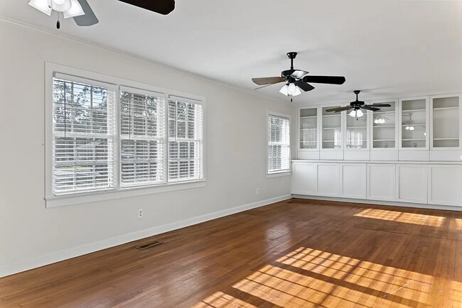 Foto del edificio - 2206 White Oak Dr