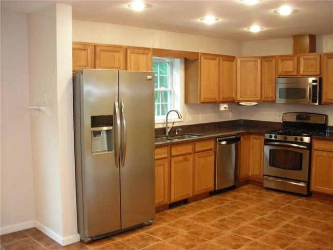 Building Photo - 3 bedroom in Coventry RI 02816