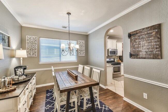 Building Photo - 15823 Stiller Park Dr