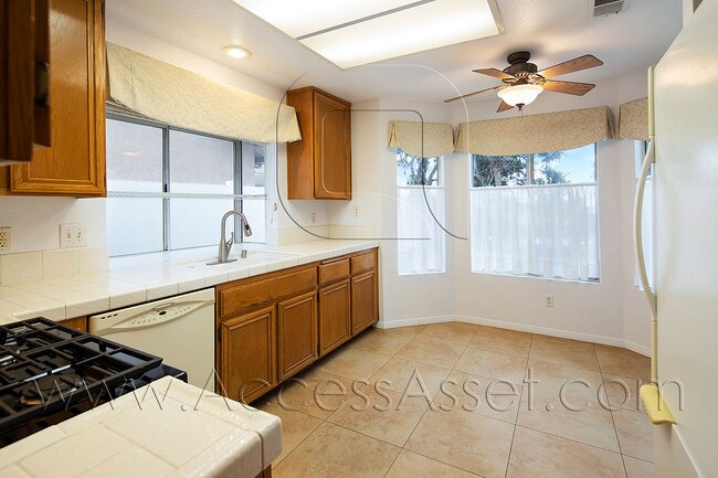 Building Photo - 934 Mesa View St