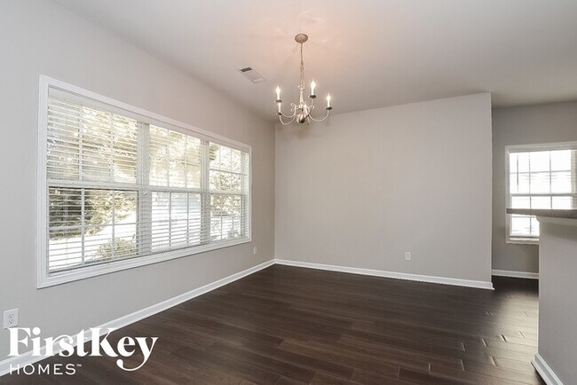 Foto del edificio - 7023 Grand Hickory Dr