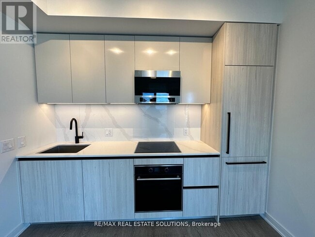 Building Photo - 425 Front St E