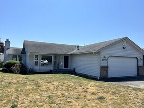 Building Photo - 2060 Oxford Ct