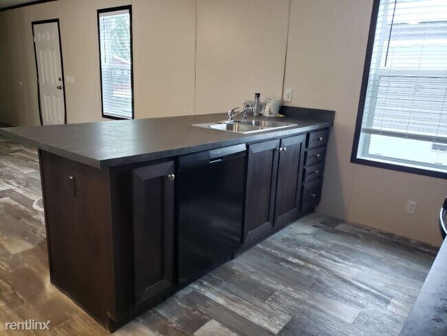 Foto del edificio - 3 br, 2 bath Mobile Home - 144 W 14th St