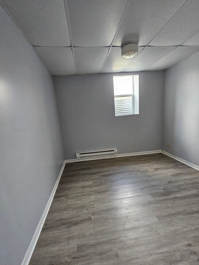 Foto del edificio - 300 Colona Ave