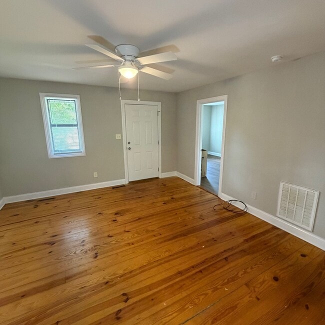 Building Photo - 107 Juniper Ln