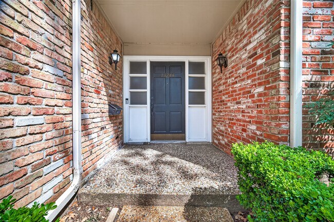 Foto del edificio - 13244 Trail Hollow Dr