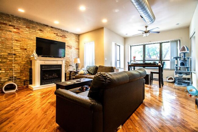 Foto del edificio - 2647 N Washtenaw Ave