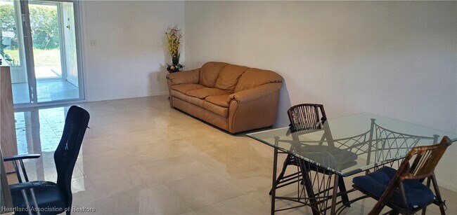 Foto del edificio - 4722 Granada Blvd
