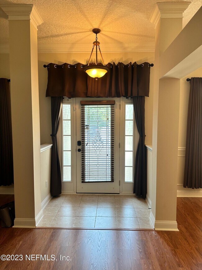 Foto del edificio - 1439 Barrington Cir