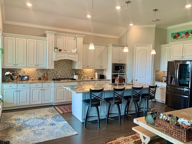 Building Photo - 19919 Oakland Knoll Cir