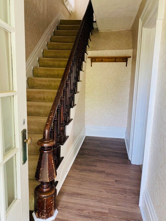 Building Photo - 2 Bedroom, 2 Bath Home furnished home in M...