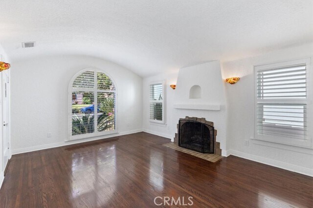 Building Photo - 5466 Templeton St