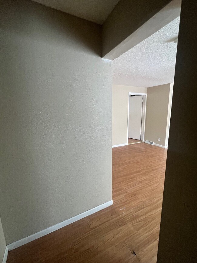 Building Photo - Spacious 4-Bedroom Multiplex Rental with 2...