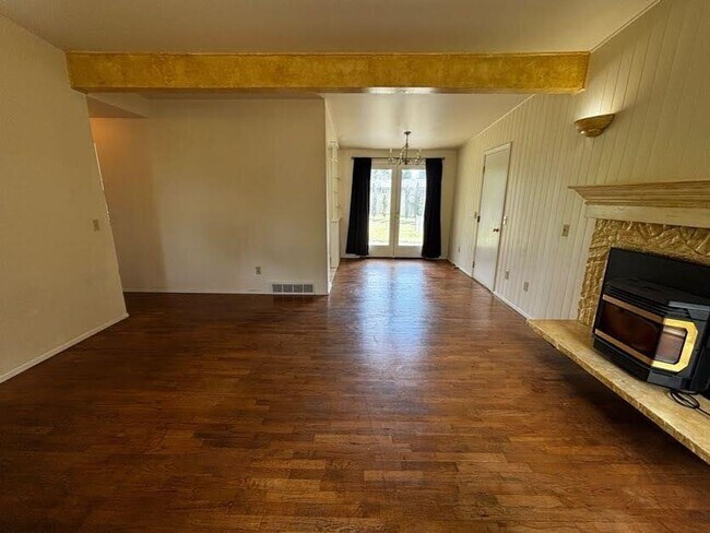 Foto del edificio - Charming 3-Bedroom Rambler with Spacious Yard & Convenient Location