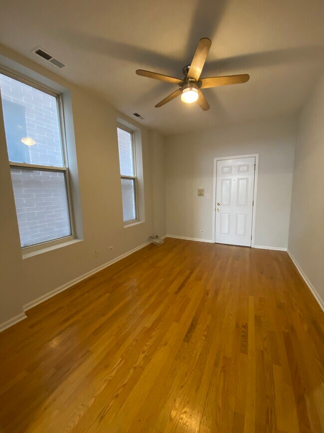 Building Photo - 716 N Throop St