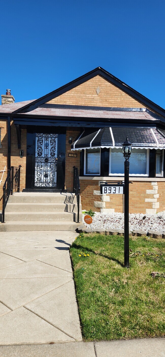 Foto del edificio - 8931 S Bennett Ave