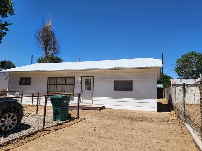 Foto del edificio - 3 Bedroom Home in Farmington NM 87402