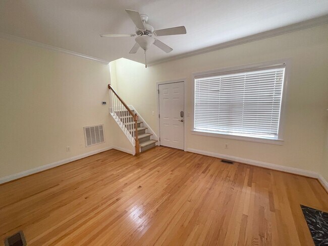 Building Photo - Nice Home located in Rosewood area and clo...
