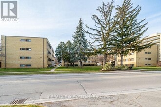 Building Photo - 799 Robinson St