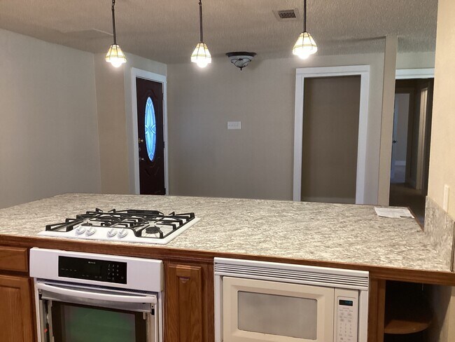 Building Photo - 2511 Peaceful Valley Dr