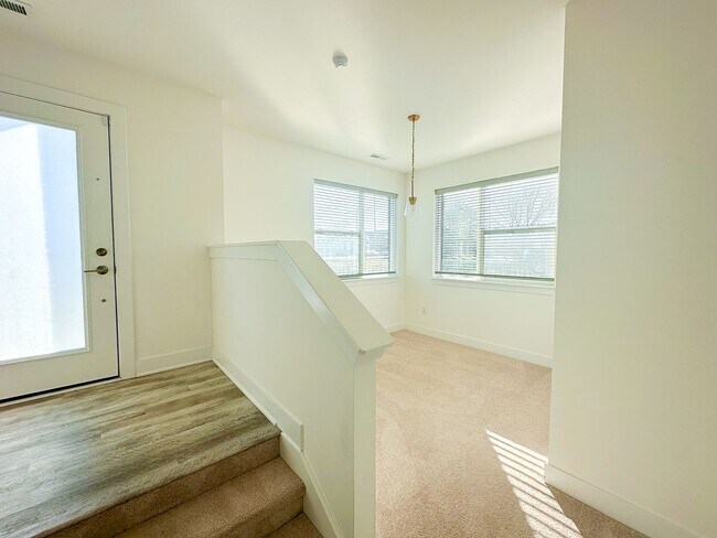 Building Photo - 733 Switchyard Place