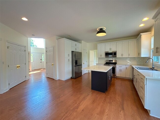 Building Photo - 101 Sunflower Cir