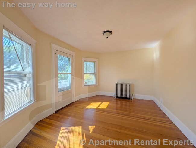 Building Photo - 58 Monument St