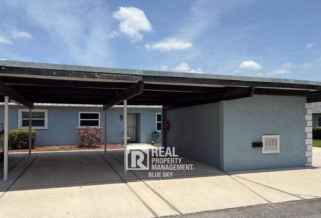 Foto del edificio - 9639 Greenskeeper Dr