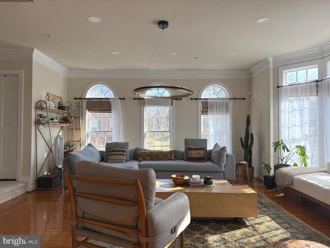 Foto del edificio - 1600 Regent Manor Ct