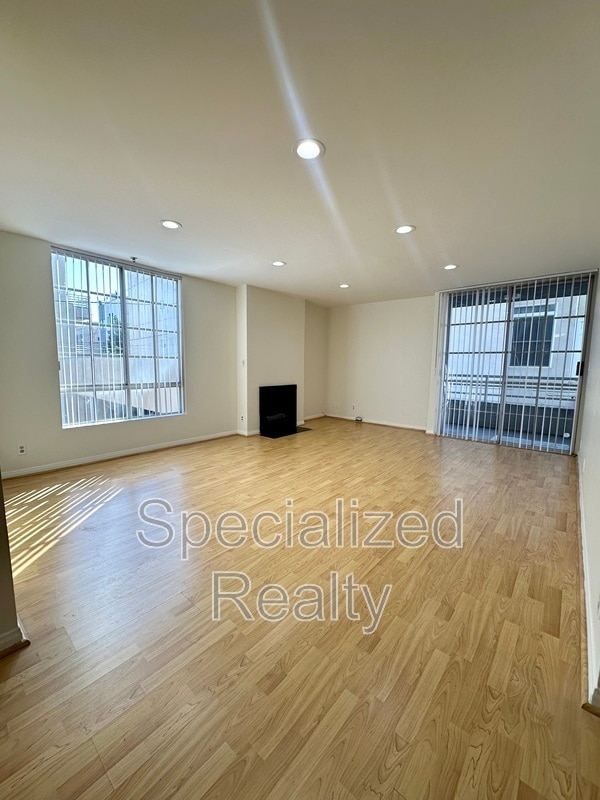 Building Photo - 14562 Dickens St