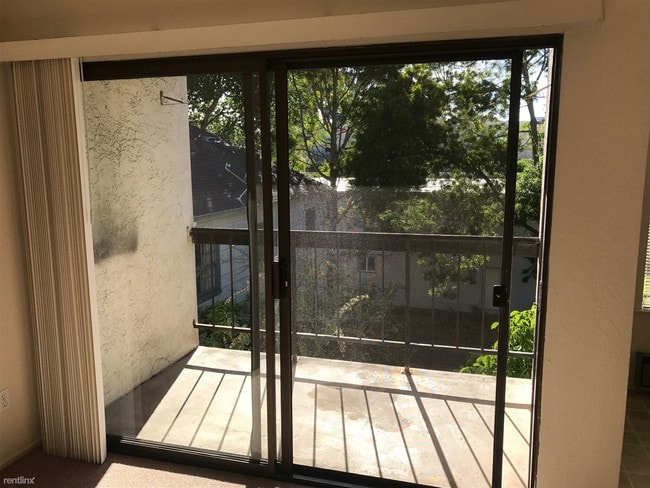 Building Photo - 508 El Camino Real