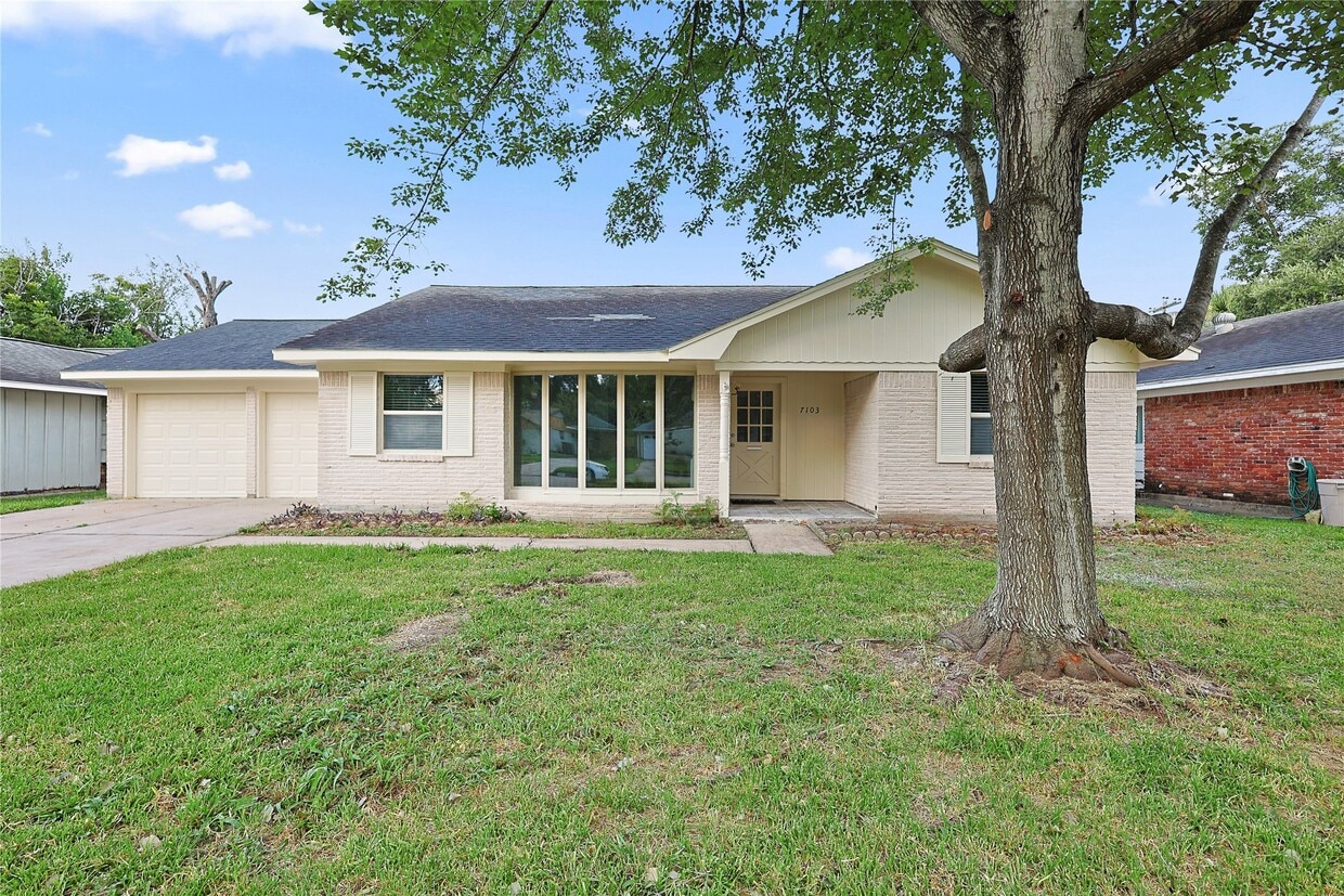 Foto principal - 7103 Lugary Dr