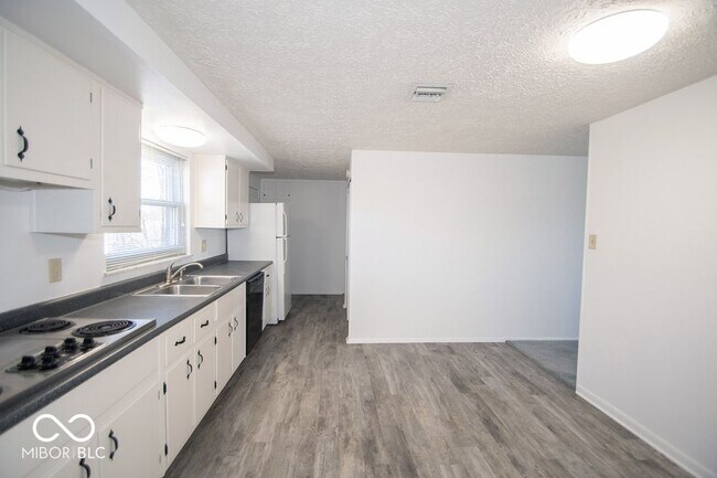 Foto del edificio - 8636 E Edgewood Ave
