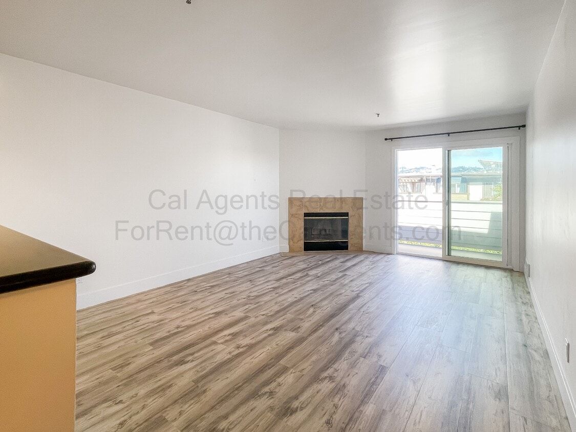 Foto principal - 6400 Christie Ave