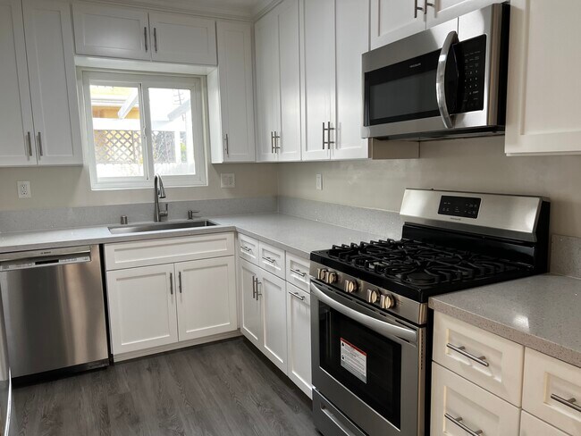 Newly remodeled kitchen - 1700 Van Horne Ln