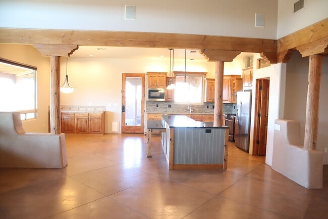 Building Photo - Your own resort! Elegant, Exclusive & Exquisite.