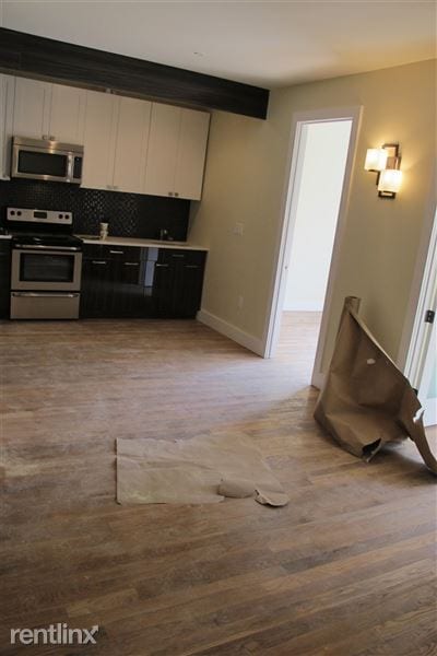 Building Photo - 142 Graham Ave