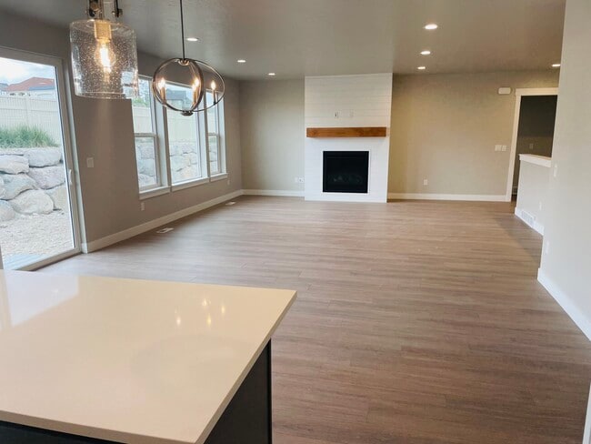 Living room - 3653 S Garibaldi Way