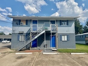 Building Photo - 1005 Spooner St