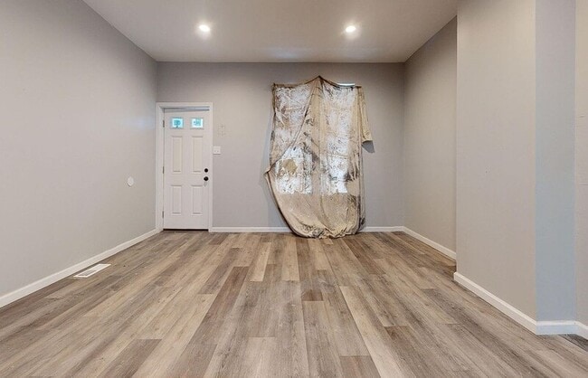 Photo - 929 N St Bernard St House