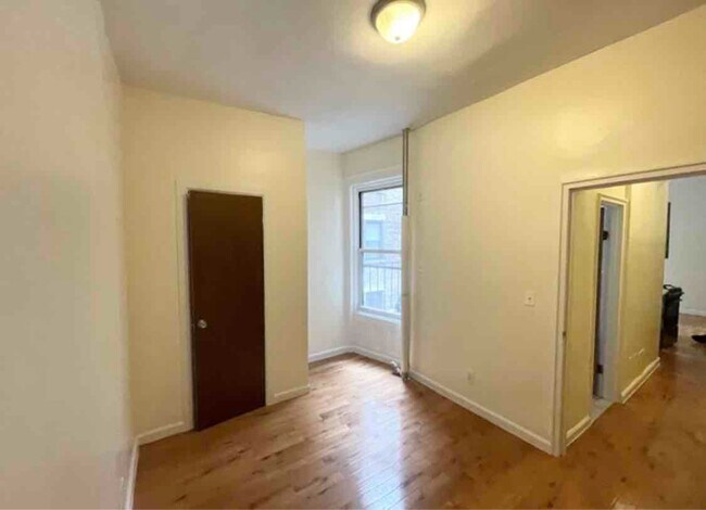 Foto del edificio - 525 W 111th St